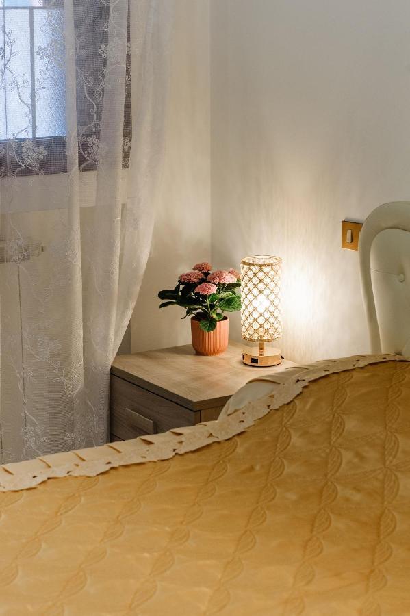 Appartamento Afrodite Desenzano del Garda Exterior foto